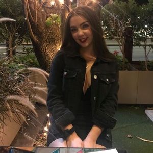 Meet your Posher, Jasmine